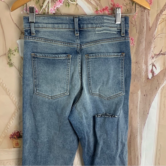 NEW REVICE Distressed Blue Jeans - Picture 5 of 9